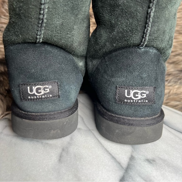 UGG Australia Classic Short Boot - Picture 7 of 14